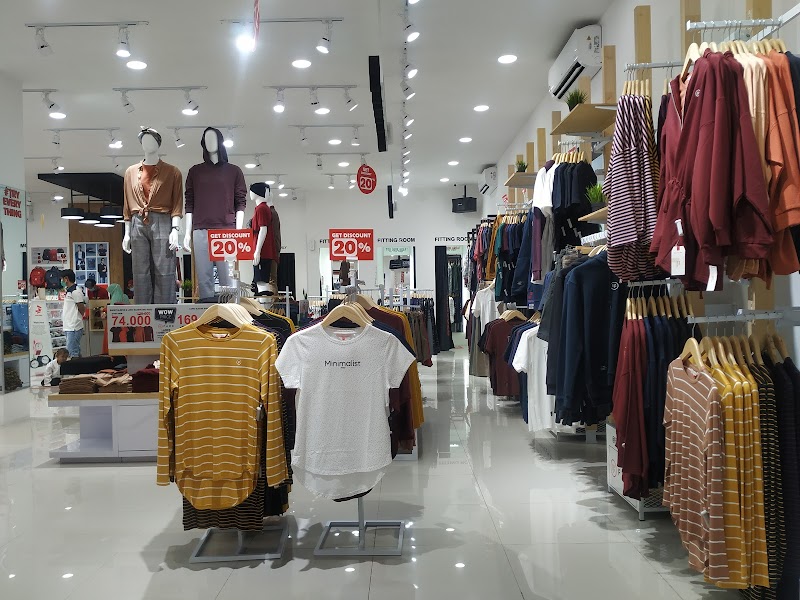 Toko Baju 35: Gaya Lokal, Harga Bersahabat di Cilacap
